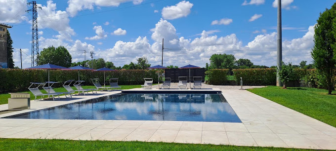 Piscina a sfioro — Piscine Dalla Bona