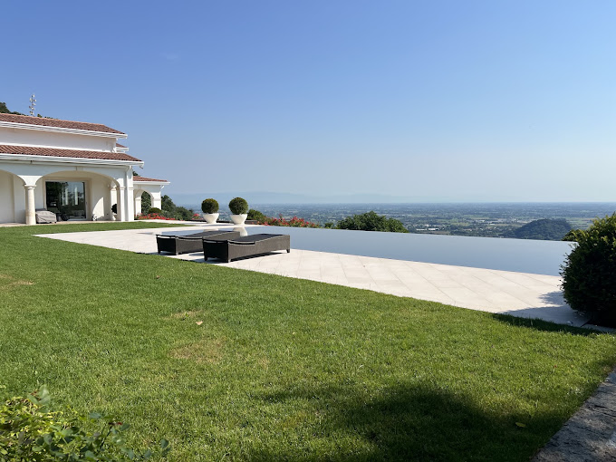 Bordo e pavimentazione — Piscine Dalla Bona