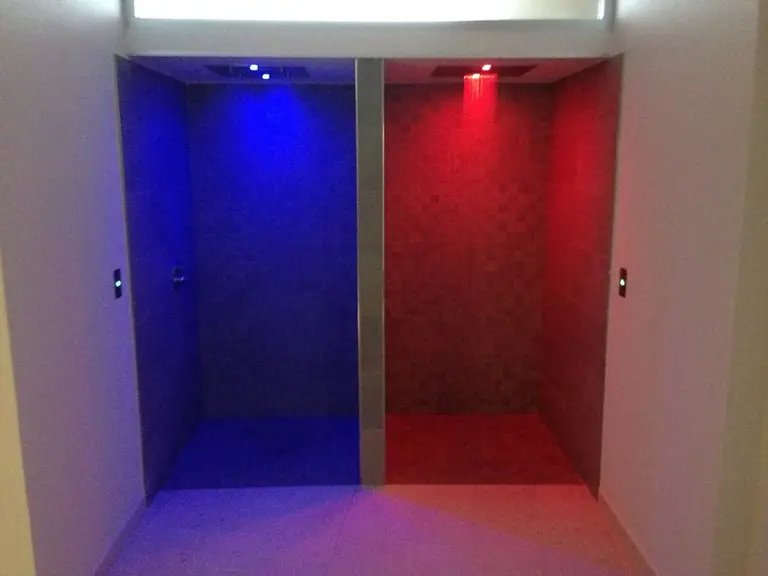 Le docce emozionali con cromoterapia — Centro benessere Evasion, Hotel dei Focesi
