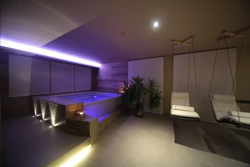 La zona relax con i lettini sospesi — Linea Beauty SPA, Terme di Monticelli (PR)